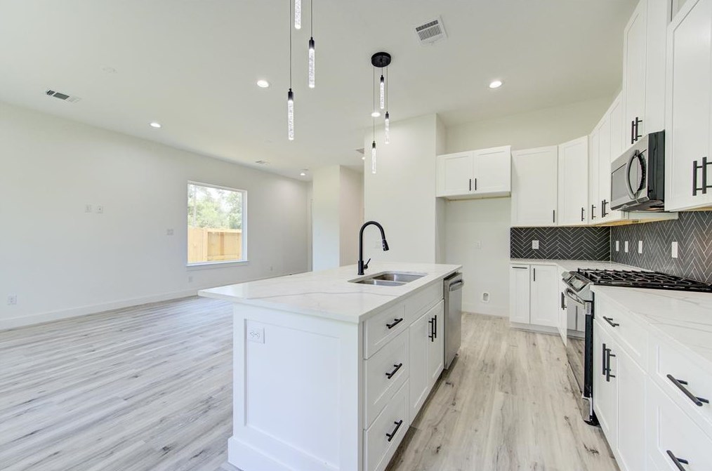 5517 Kittridge, Houston TX  77028-3033 exterior