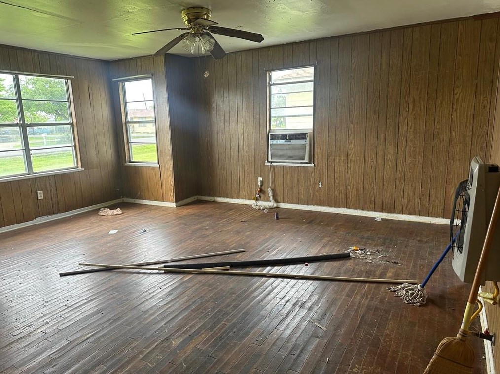 510 S Avenue G, Jones Creek, TX 77541