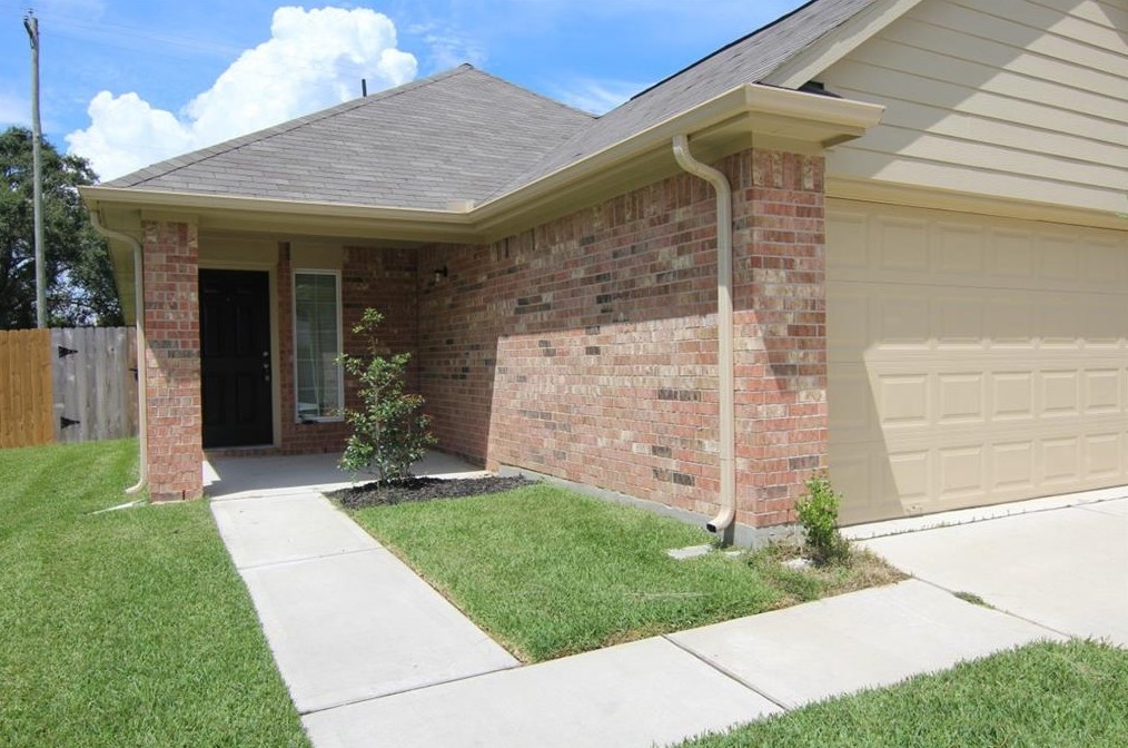 3839 Cary Creek Dr, Baytown, TX 77521-2632