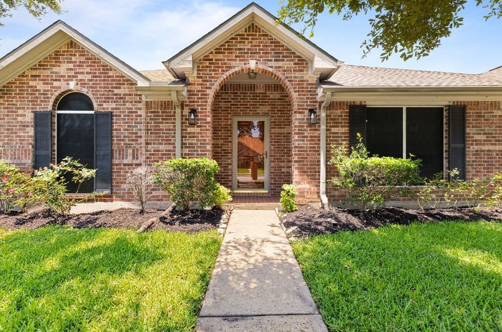 2106 Paintbrush Ave, League City, TX 77573