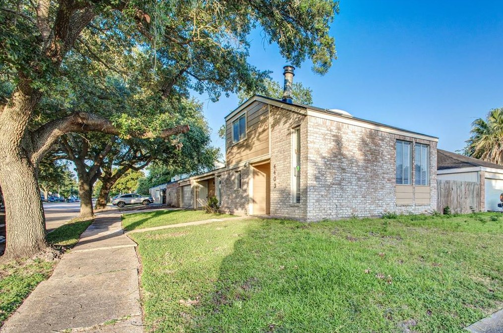 4403 Willow Beach Dr, Houston, TX 77072