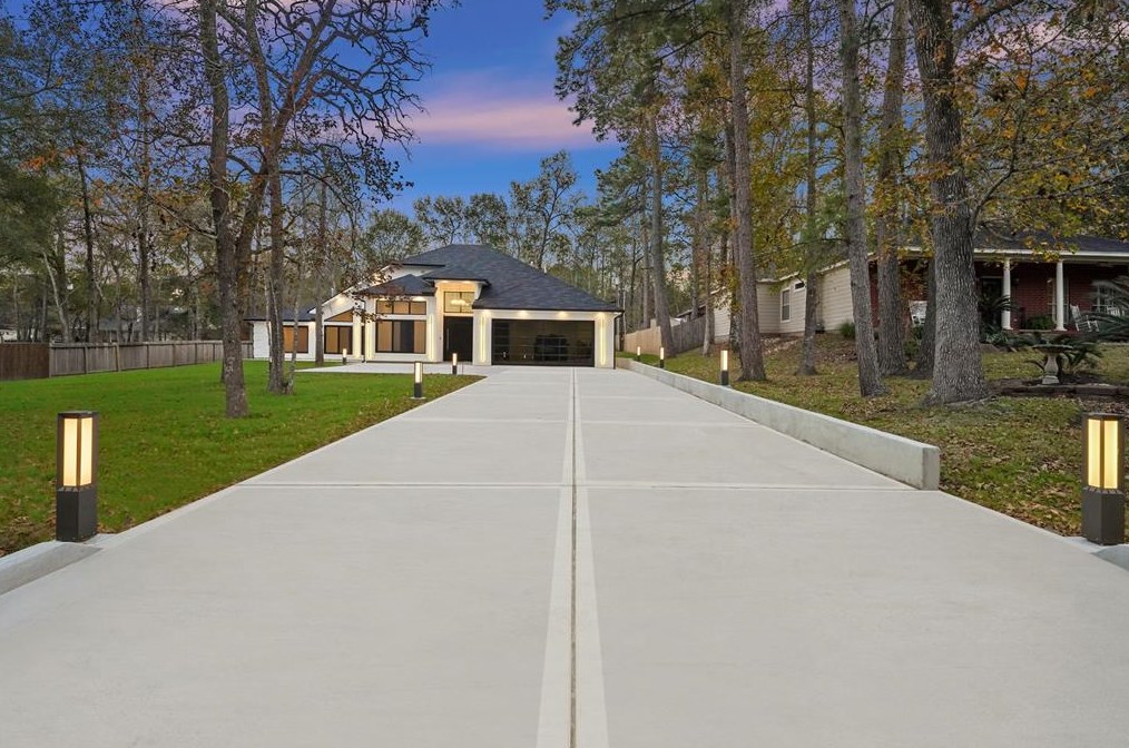 2438 Carriage Lamp Ln, Conroe, TX 77384