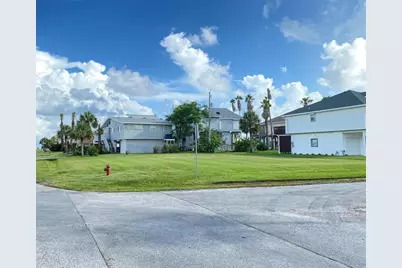 13903 Pirates Beach Boulevard, Galveston, TX 77554 - Photo 2
