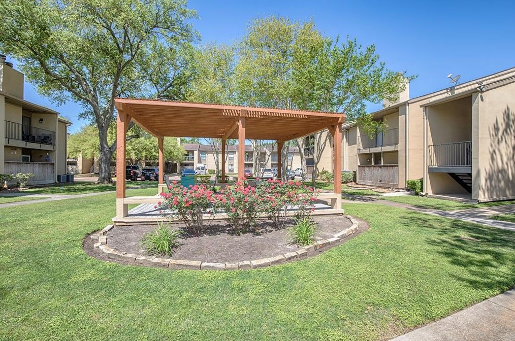 3300 Pebblebrook Dr #36, Taylor Lake Village, TX 77586