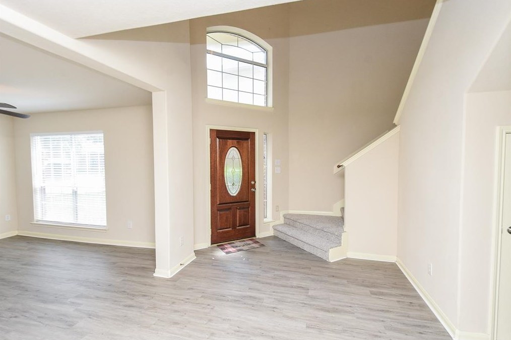 5210 Natasha Run Ln, Houston TX  77066-3371 exterior