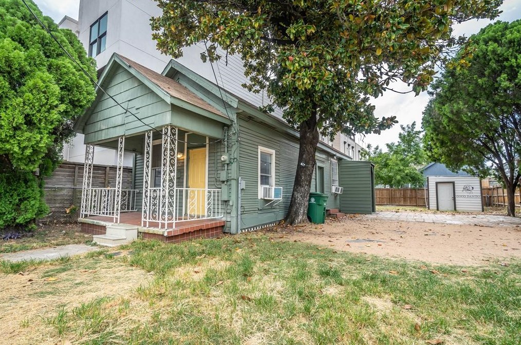 1212 Dart St, Houston, TX 77007-4224