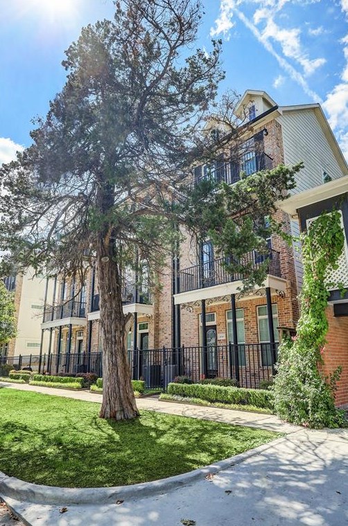 1041 Ashland St, Houston, TX 77008