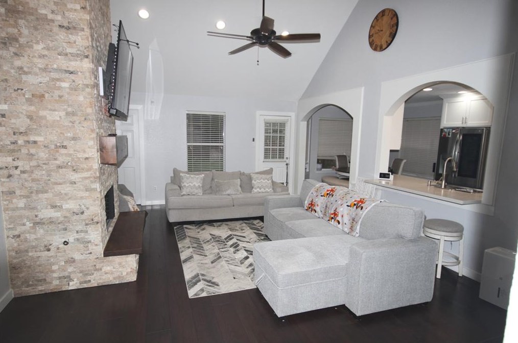 6410 Brimridge Ln, Houston TX  77048-5568 exterior