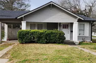 417 Victoria St, Navasota, TX 77868 - Photo 1