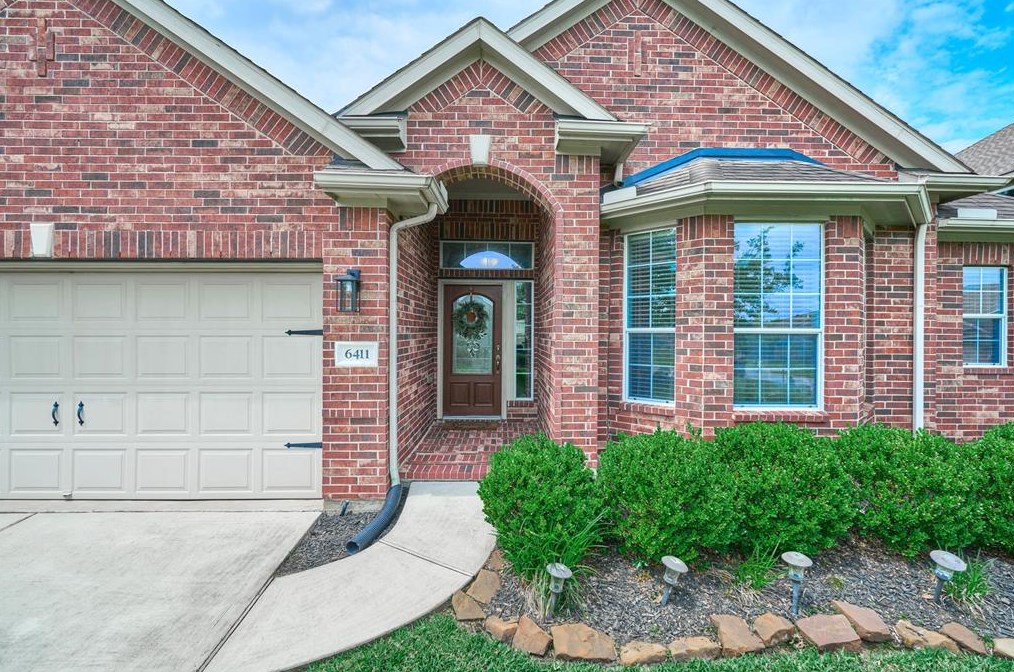 6411 Pine Rest Dr, Spring TX  77389-4297 exterior