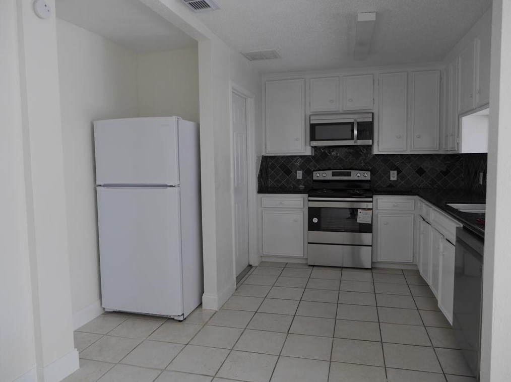 13840 Hollowgreen Dr, Houston, TX 77082-1804