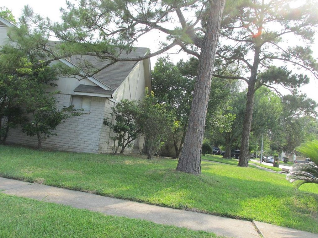 6003 Maywood Forest Dr, Houston, TX 77088-2314