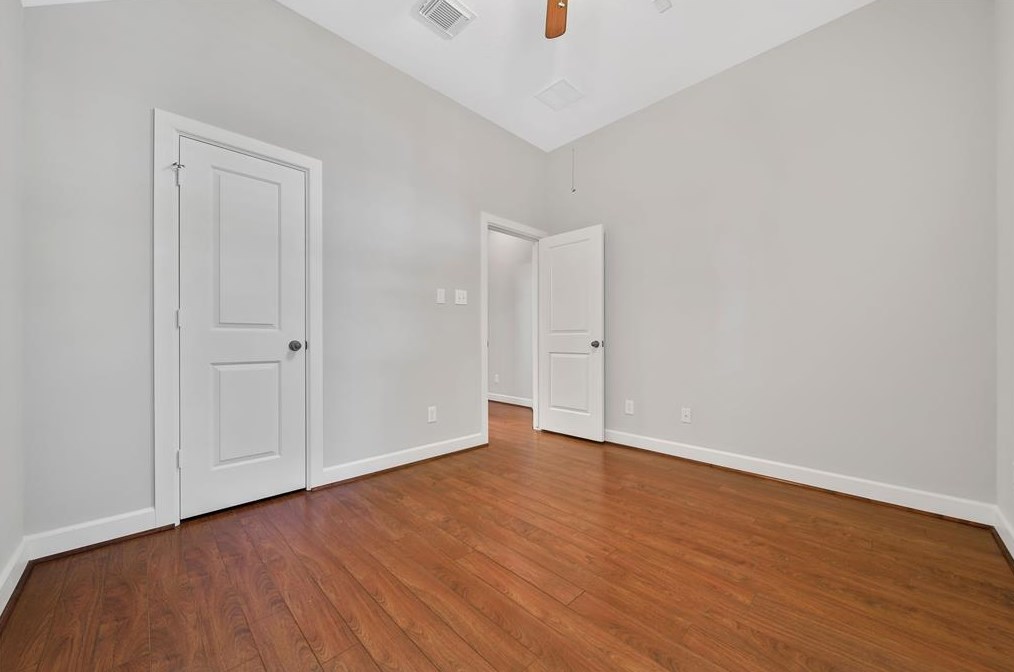 1043 Chamboard Ln, Houston TX  77018-3210 exterior