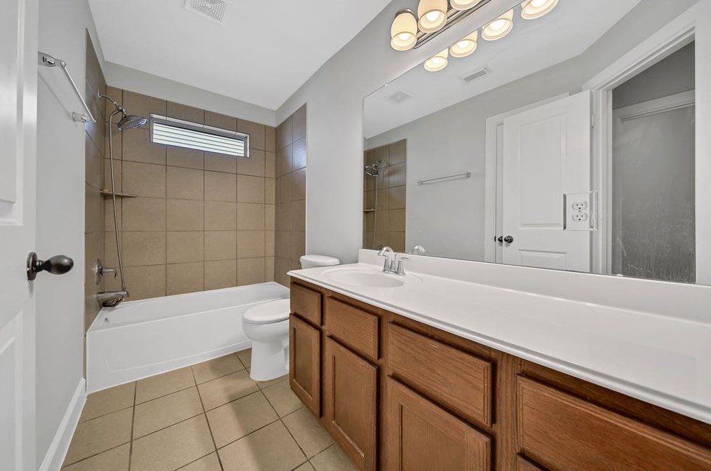 1043 Chamboard Ln, Houston TX  77018-3210 exterior