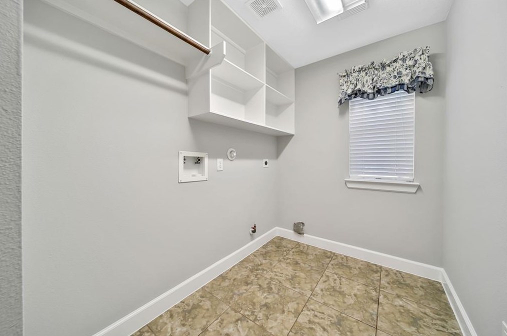1043 Chamboard Ln, Houston TX  77018-3210 exterior