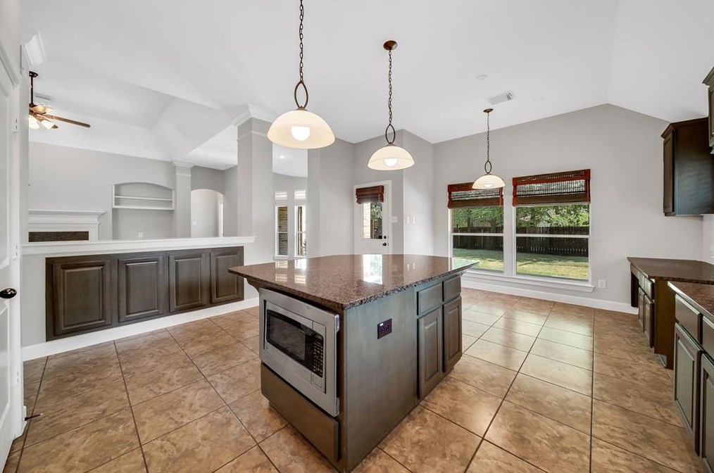 1043 Chamboard Ln, Houston TX  77018-3210 exterior