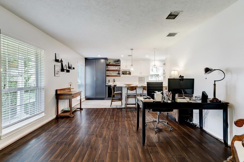 9738 Derrik Dr, Houston TX  77080-1228 exterior