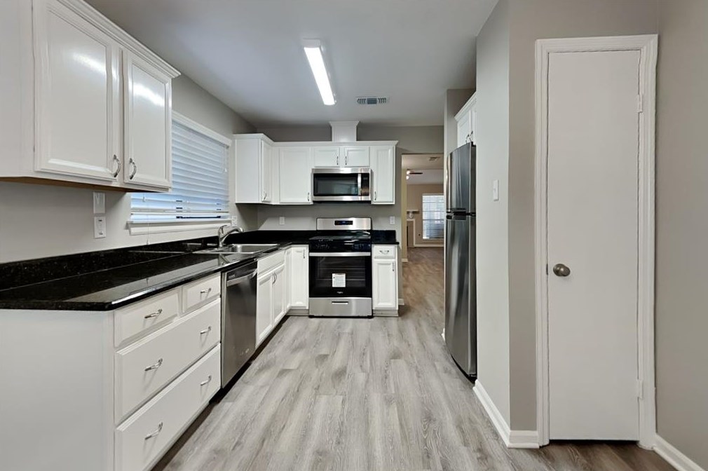 7 Emery Cliff Pl, Spring TX  77381-4055 exterior