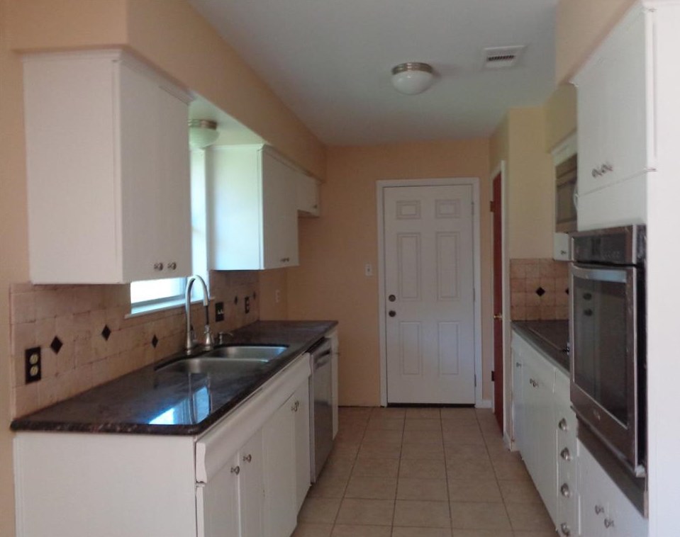 112 Talisman St, Richwood, TX 77566