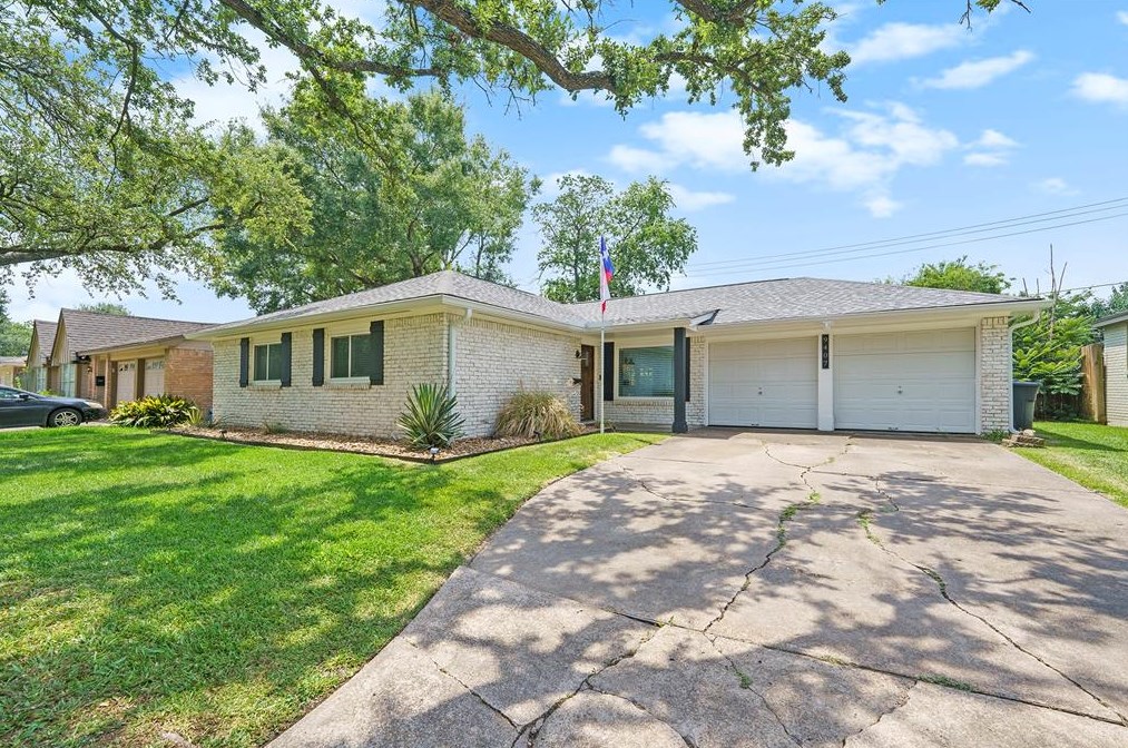 9407 Beverlyhill St, Houston, TX 77063