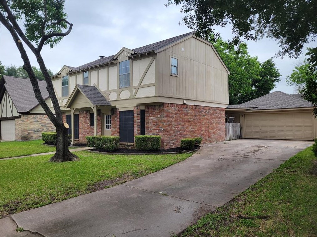 10003 Golden Sunshine Dr, Houston, TX 77064