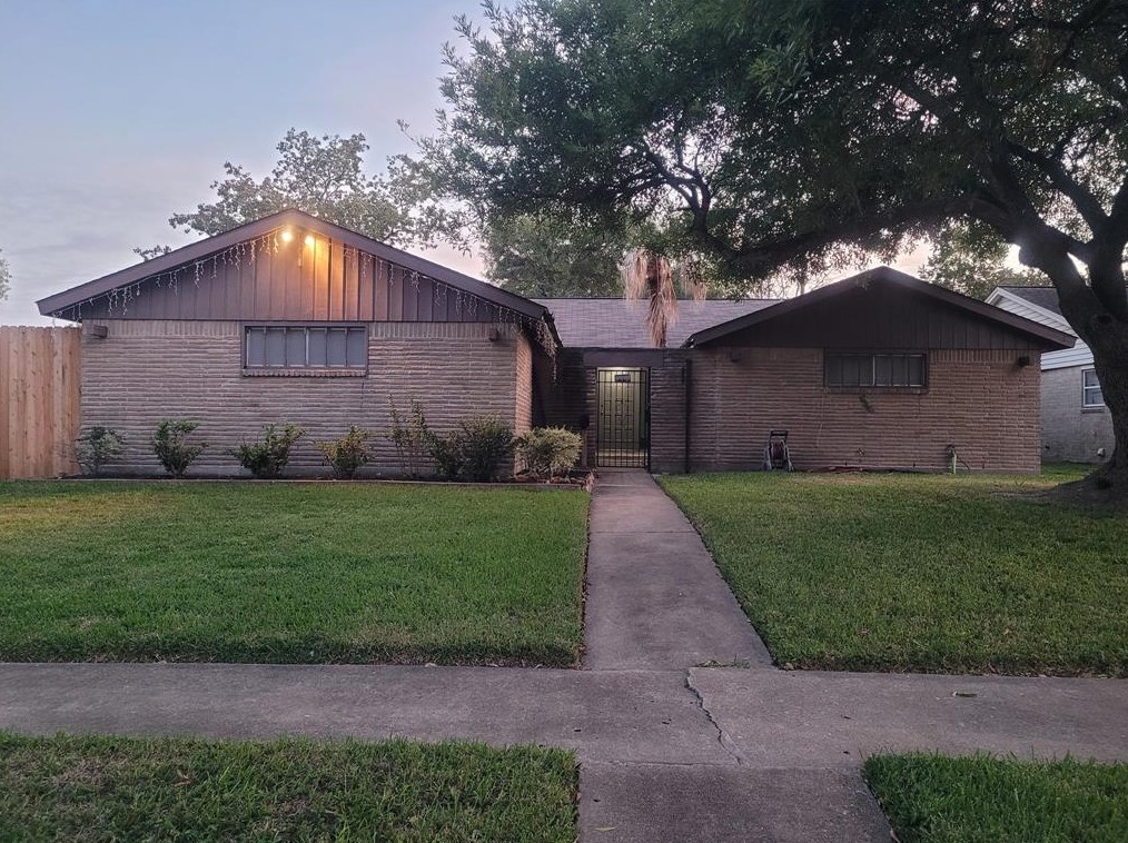 8803 Tanager St, Houston, TX 77036