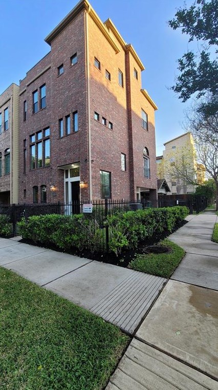 1402 Ruth St, Houston TX  77004-4941 exterior