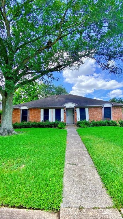 10702 Glenfield Ct, Houston, TX 77096