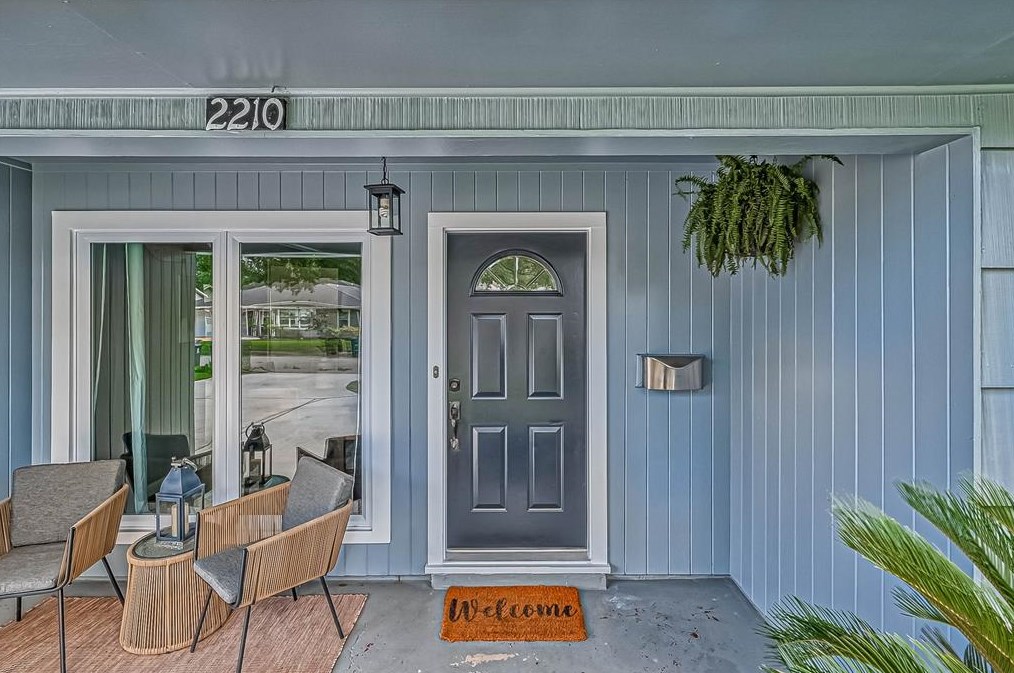 2210 Saxon Dr, Houston, TX 77018-4640