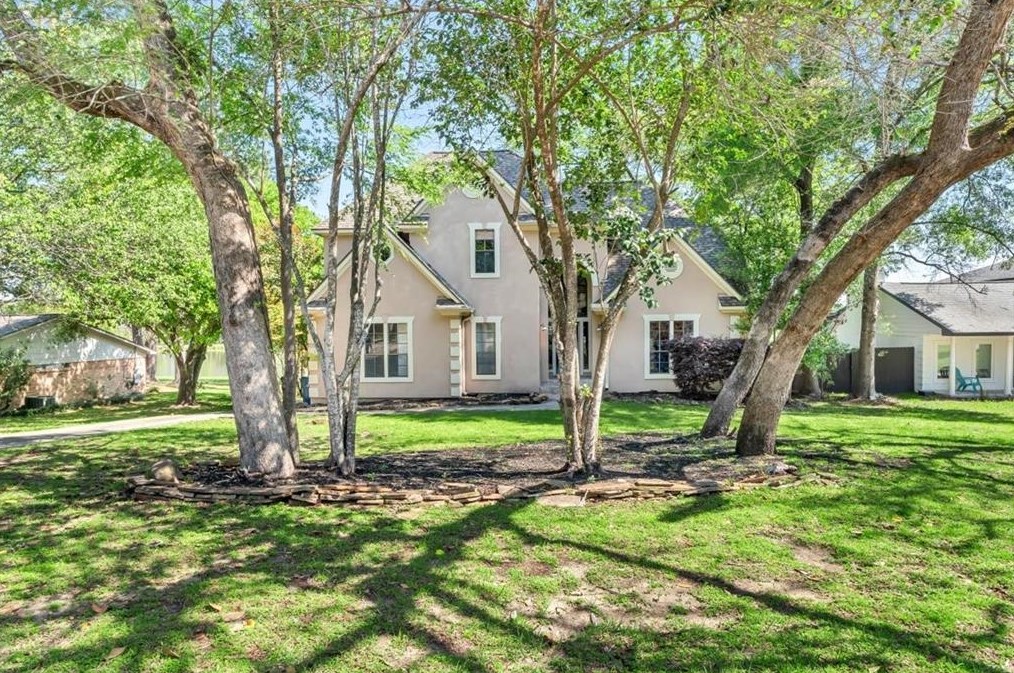 619 Brook Hollow Dr, Conroe, TX 77385-9108