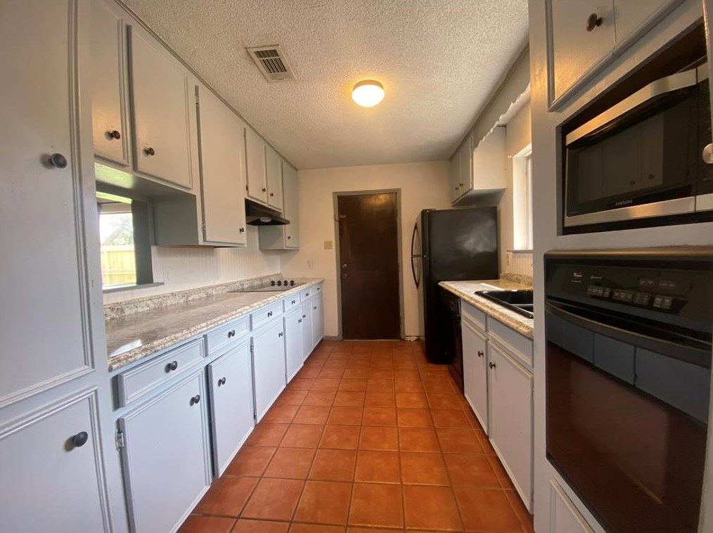 815 Ramada Dr, Houston, TX 77062-5607