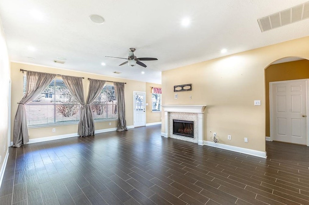 4703 Silverlake Dr, Sugar Land, TX 77479