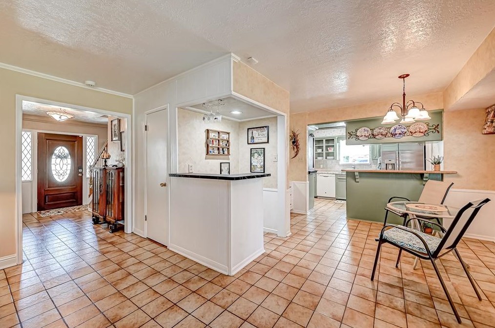 8107 Roebourne Ln, Houston TX  77070-3225 exterior