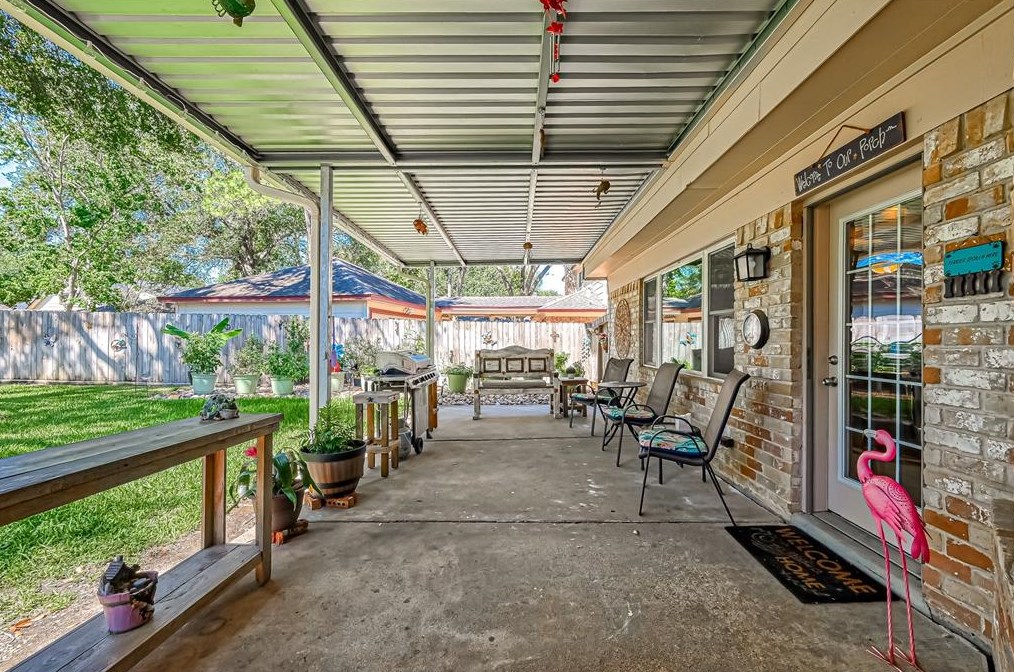 8107 Roebourne Ln, Houston TX  77070-3225 exterior