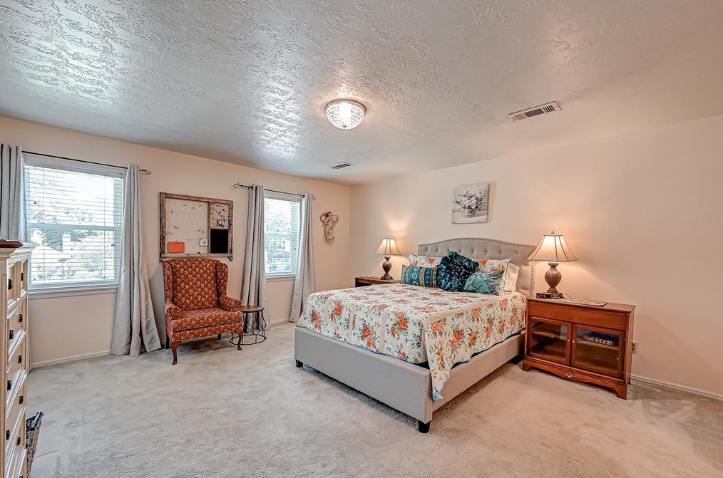 8107 Roebourne Ln, Houston TX  77070-3225 exterior