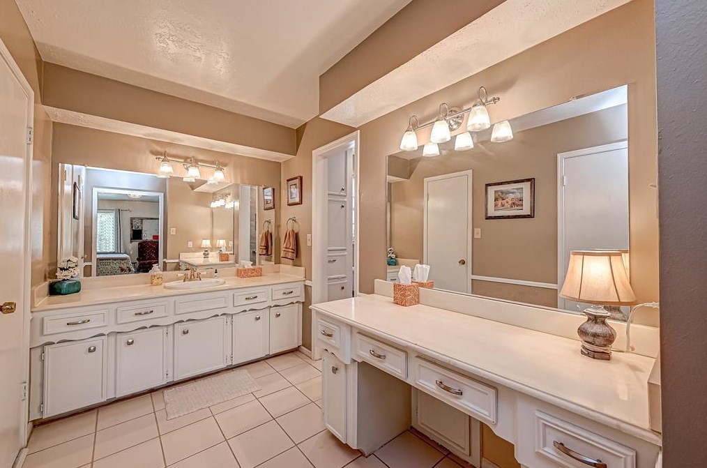 8107 Roebourne Ln, Houston TX  77070-3225 exterior