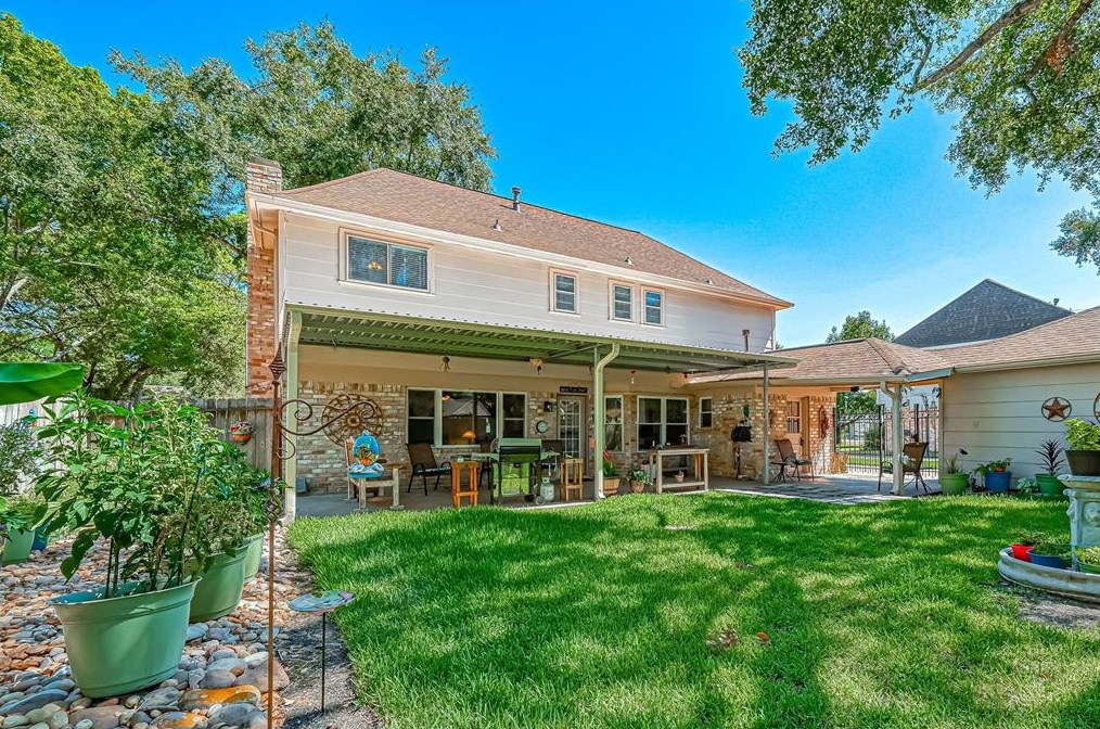 8107 Roebourne Ln, Houston TX  77070-3225 exterior