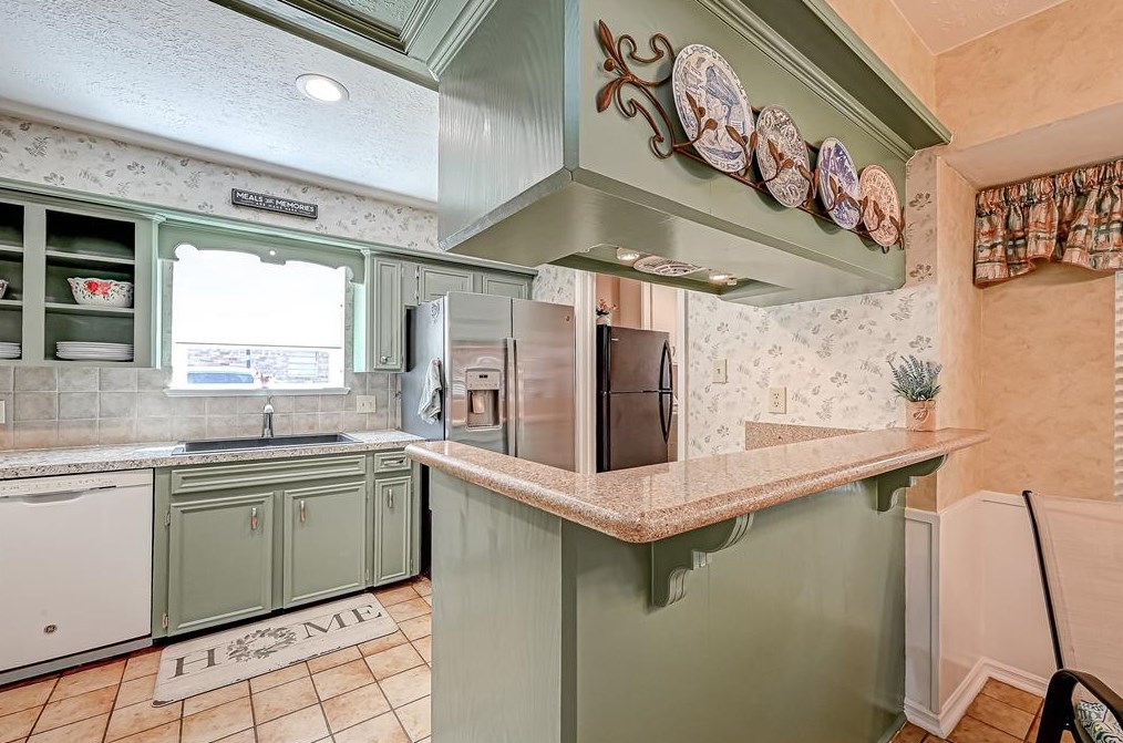 8107 Roebourne Ln, Houston TX  77070-3225 exterior