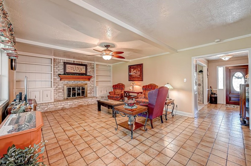 8107 Roebourne Ln, Houston TX  77070-3225 exterior