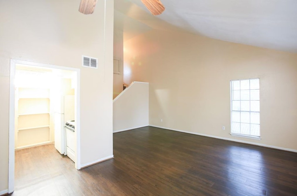 9407 Hollock St #4, Houston, TX 77075