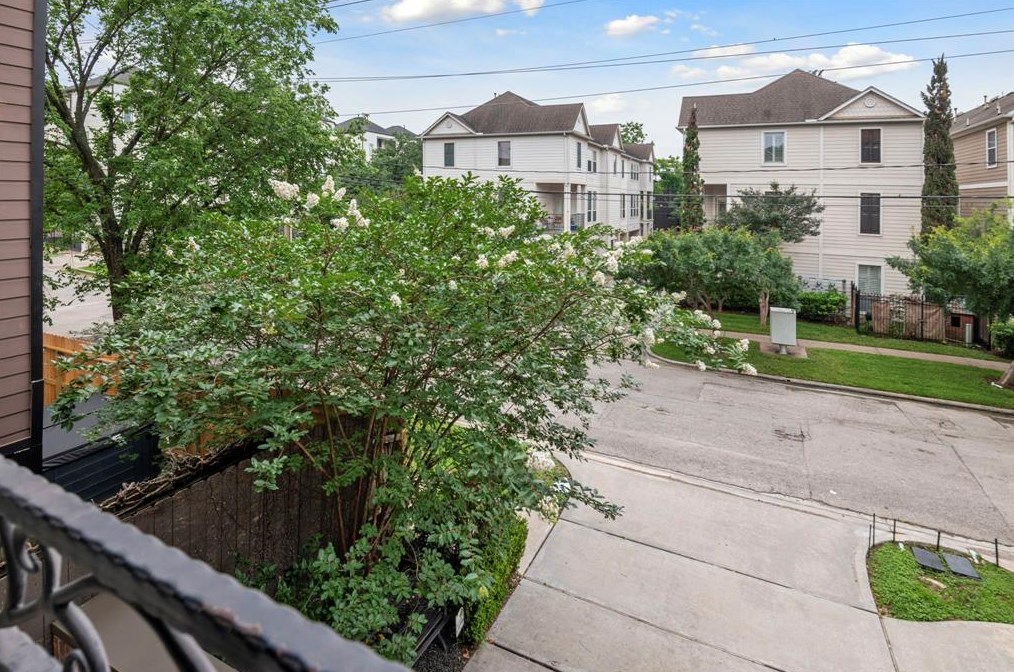2015 Mason, Houston TX  77006-3118 exterior