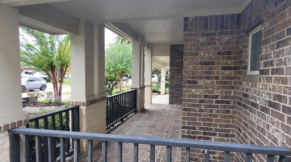 18506 W Laura Shore Dr, Cypress, TX 77433