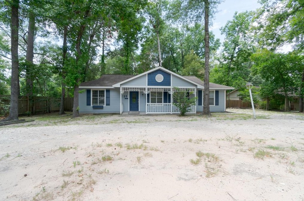 15 Robinhood Dr, Conroe, TX 77301