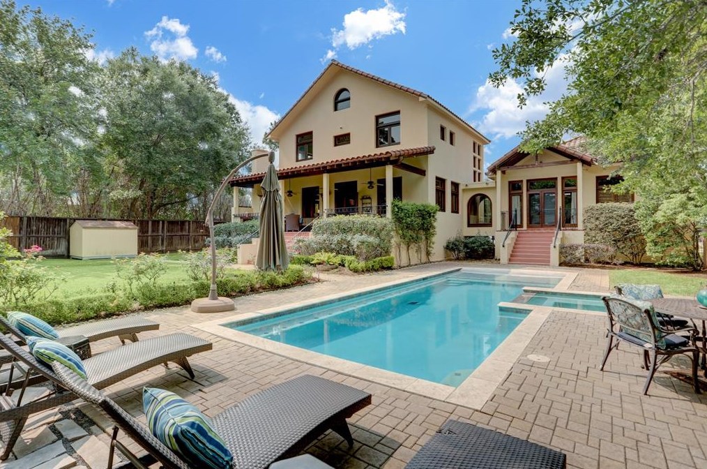 3323 Underwood St, Houston, TX 77025-2033
