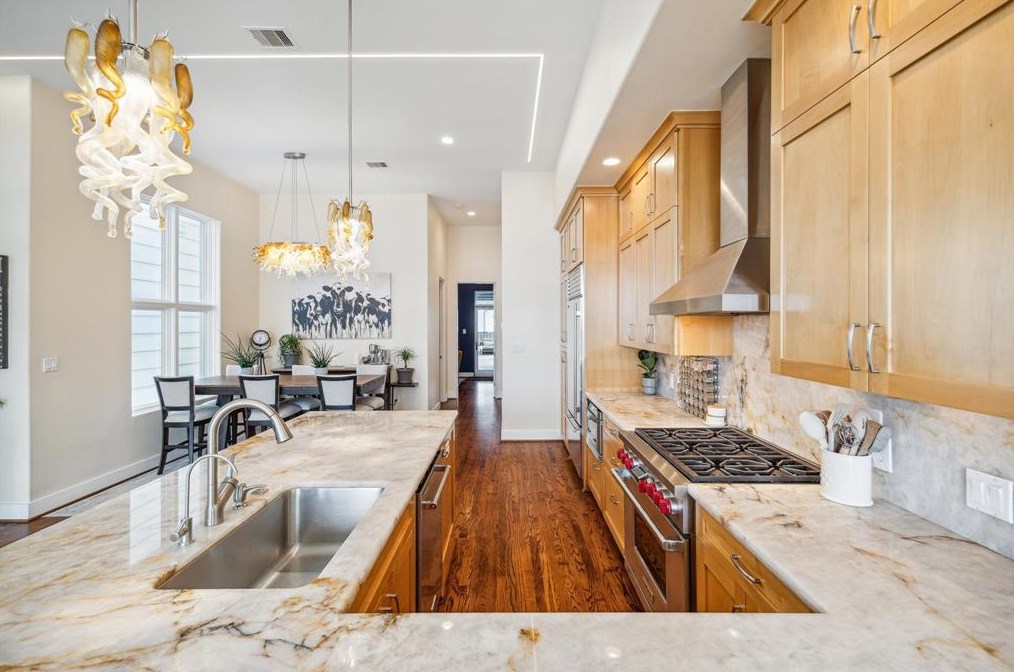 1118 Dart St, Houston TX  77007-4224 exterior