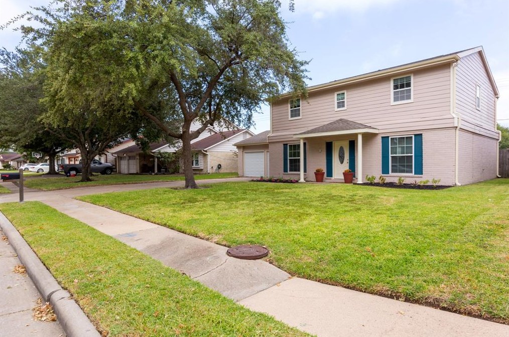 11502 Scottsdale Dr, Stafford, TX 77477