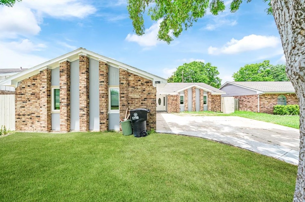 12018 Villa Lea Ln, Houston, TX 77071