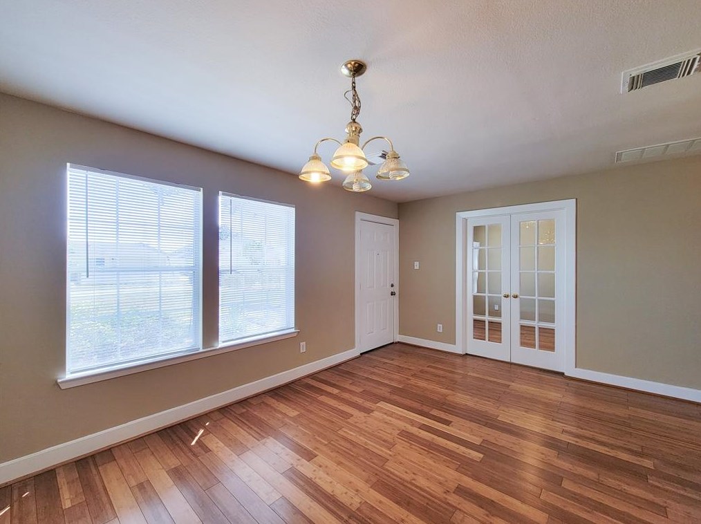 11956 Chanteloup Dr, Houston TX  77047-4442 exterior