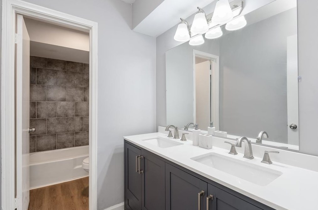 9334 Derrik Dr, Houston TX  77080-1518 exterior