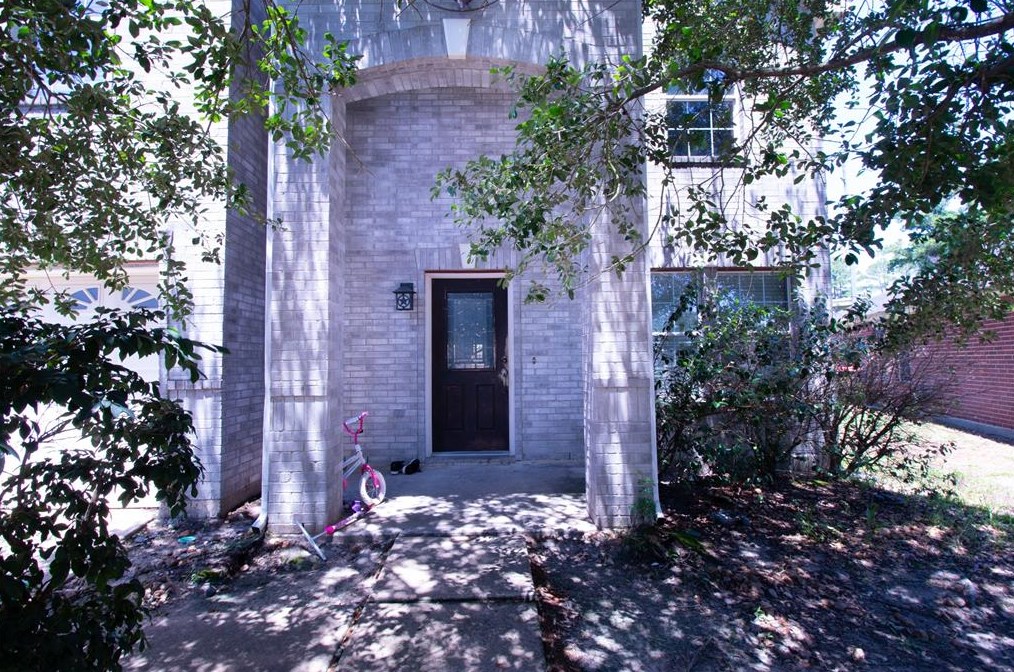 19819 Hollington Dr, Tomball, TX 77375-7518